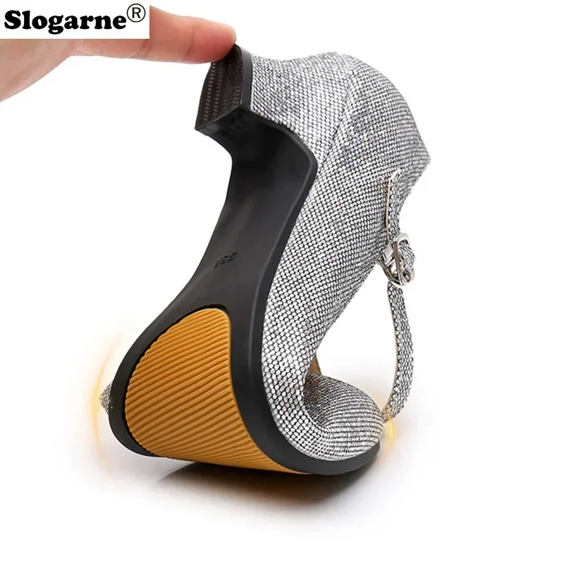 Women'S Fashion Show - Stage Show Footwear Women Elegant Modern