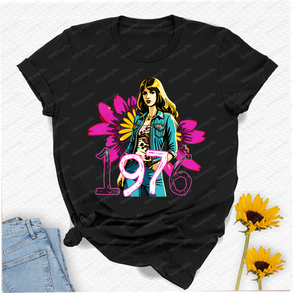 1976 Retro Groovy Girl T-Shirt - Women'S Fashion Of The 70S ulasan dan harga