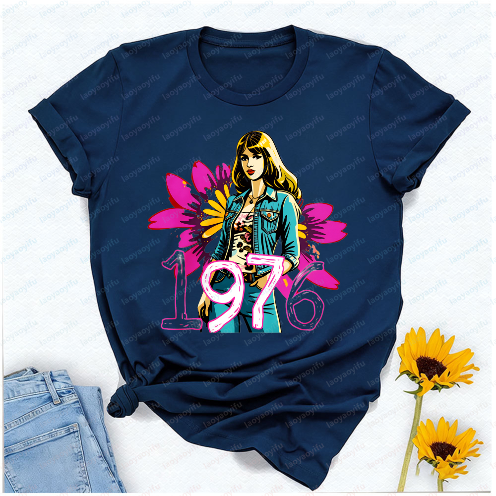 1976 Retro Groovy Girl T-Shirt - Women'S Fashion Of The 70S ulasan dan harga