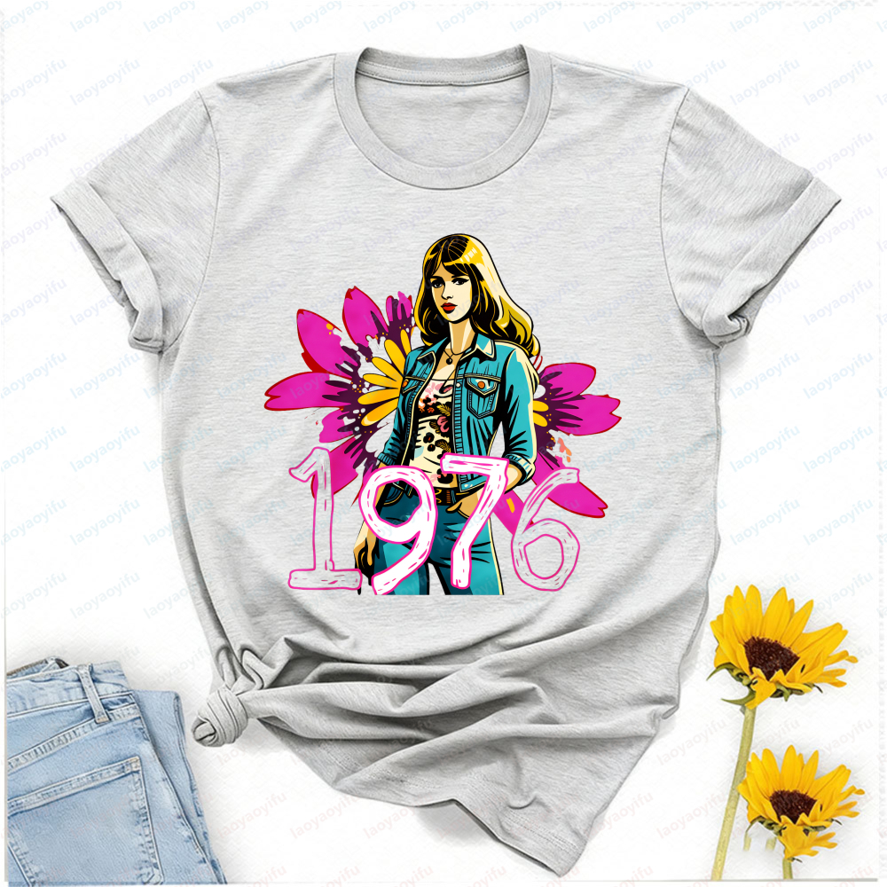 1976 Retro Groovy Girl T-Shirt - Women'S Fashion Of The 70S ulasan dan harga