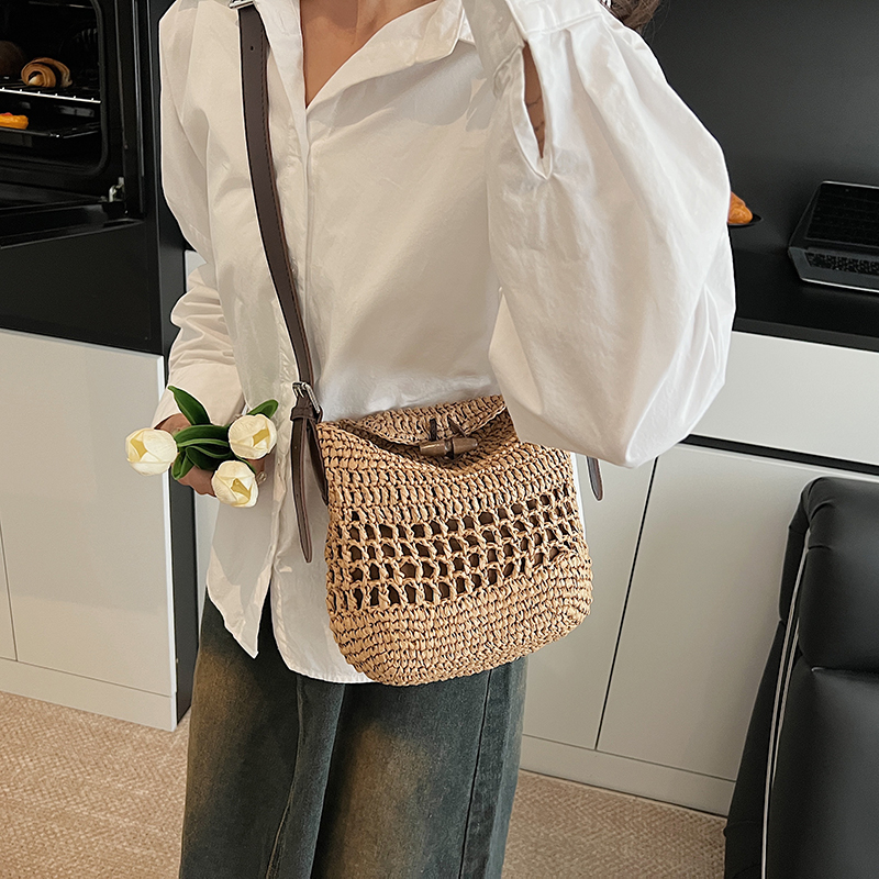 Small Woven Straw Bucket Bag L - Women'S Fashion Trends 2026 Spring Summer ulasan dan harga