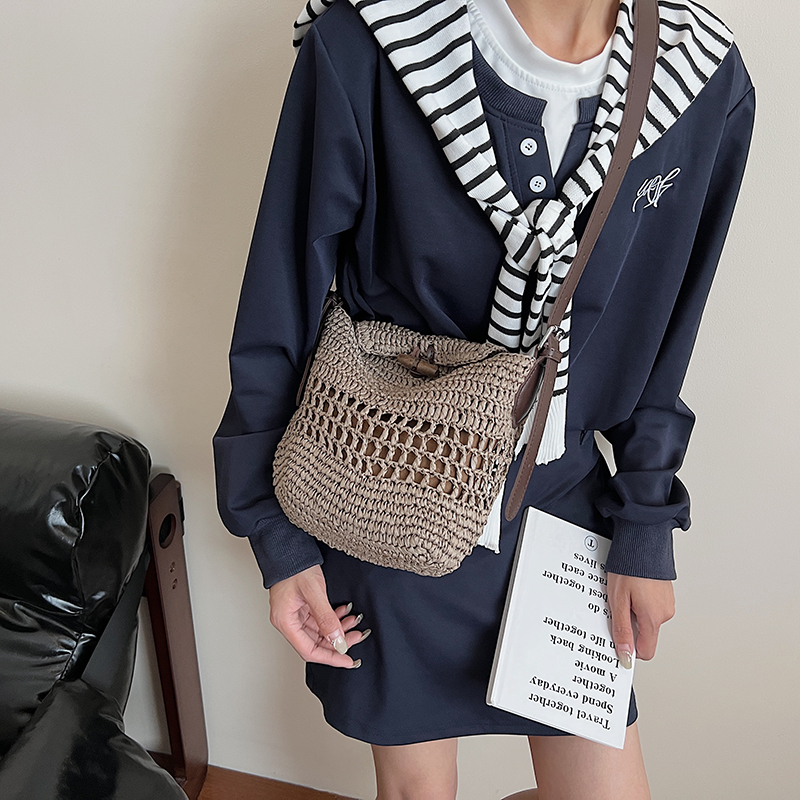 Small Woven Straw Bucket Bag L - Women'S Fashion Trends 2026 Spring Summer ulasan dan harga